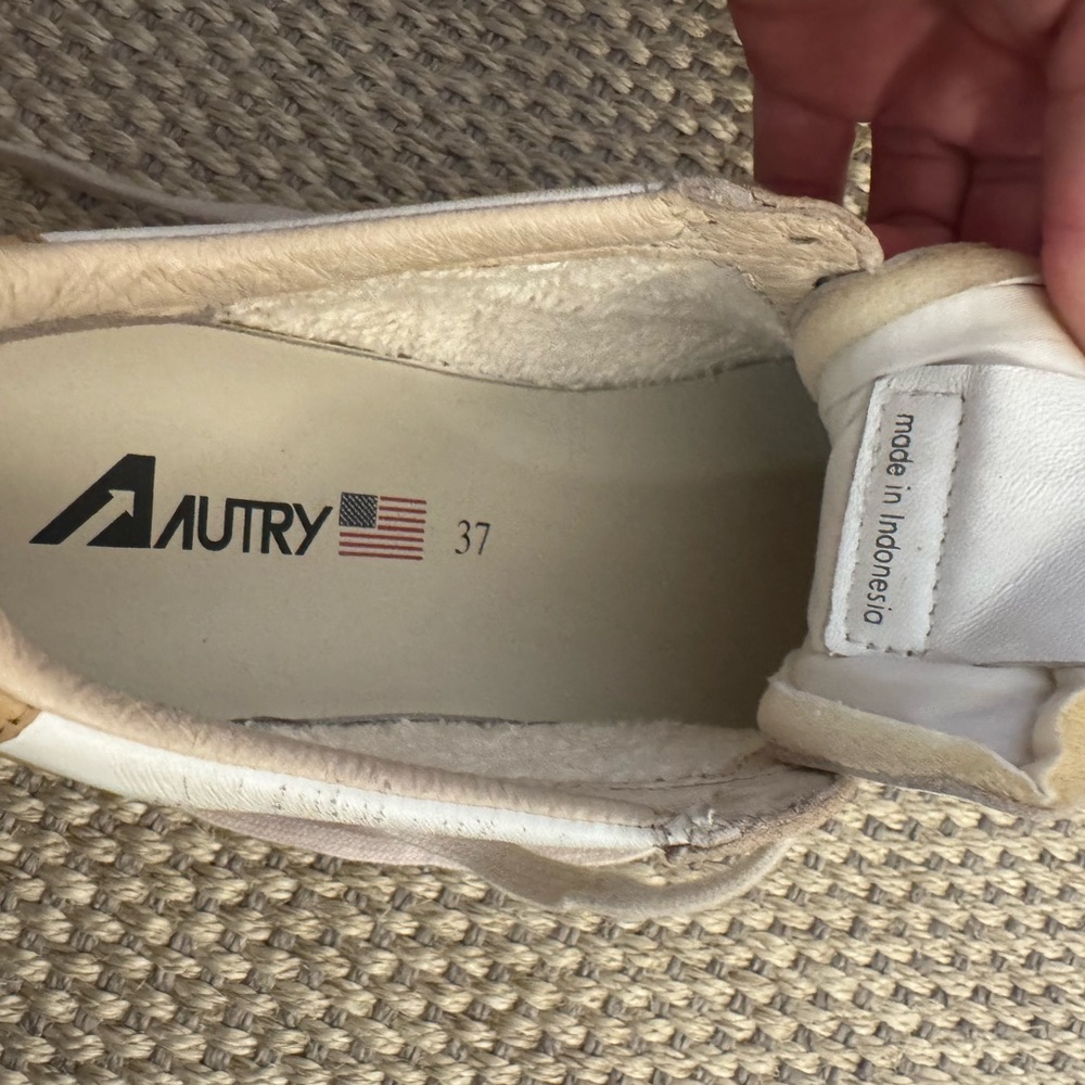 Autry Medalist Low Sneaker View 6